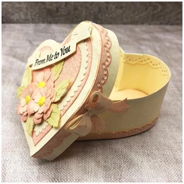 Heart Favour Box 4x4, 22 pieces Card Making Magic Die Set